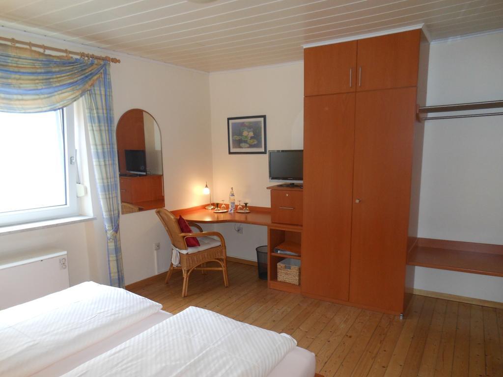 Wein- Und Gaestehaus M. Bai Mesenich Pokoj fotografie